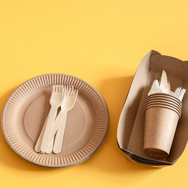 Tányérok és tálak